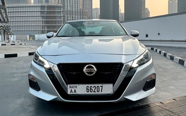 Nissan Altima - image 3