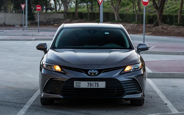 Toyota Camry - image 3