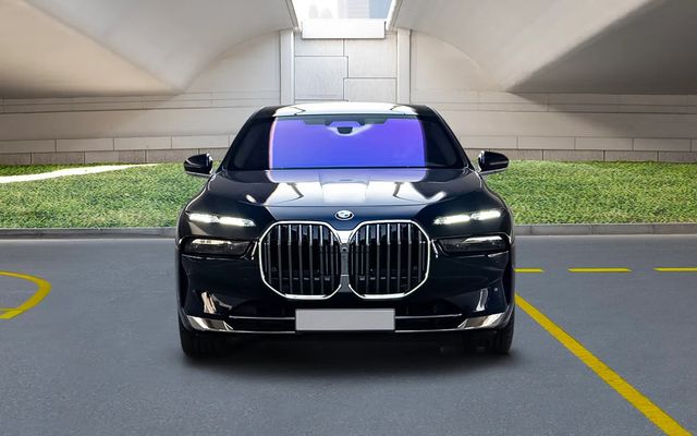 BMW 740 - image 2