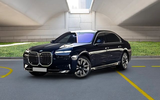 BMW 740 - image 1