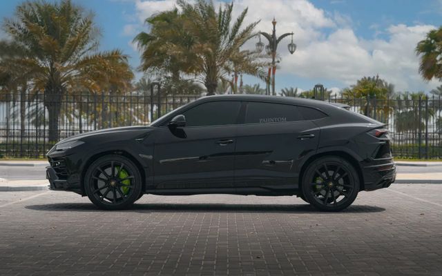 LAMBORGHINI URUS - image 2