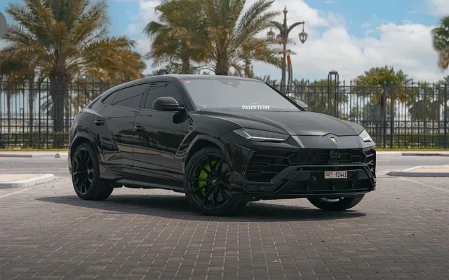 LAMBORGHINI URUS - image 1