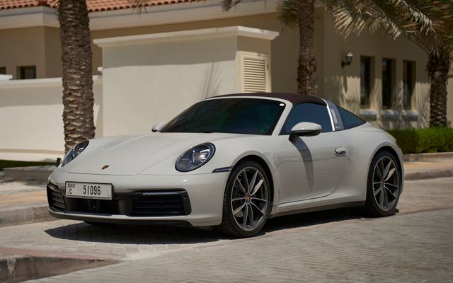 Porsche 911 Targa - image 2