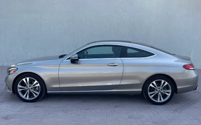 Mercedes C300 Coupe - image 2