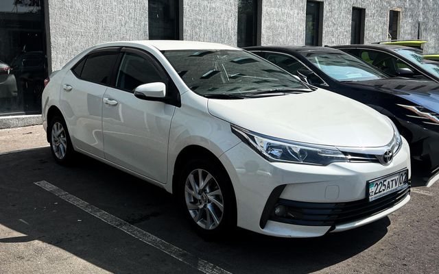 Toyota Corolla - image 1