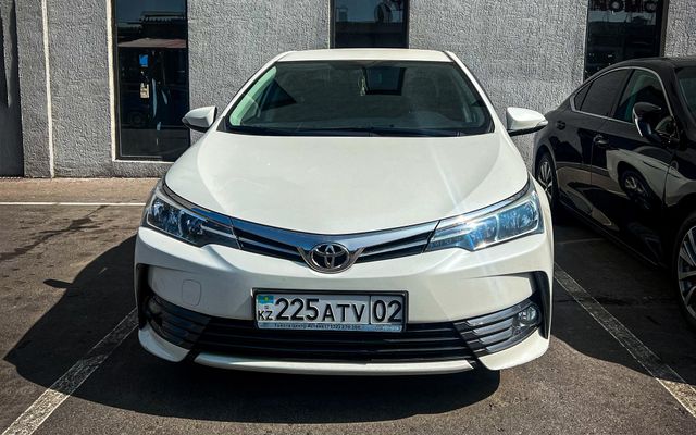 Toyota Corolla - image 2