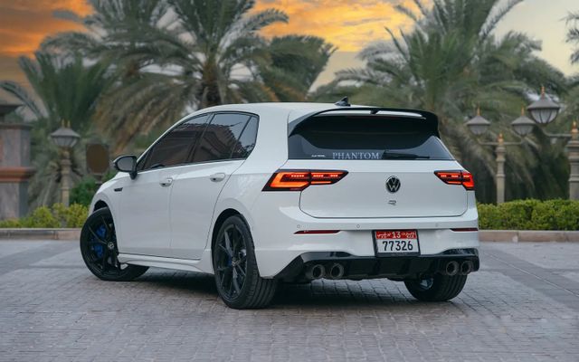 VOLKSWAGEN GOLF R - image 4