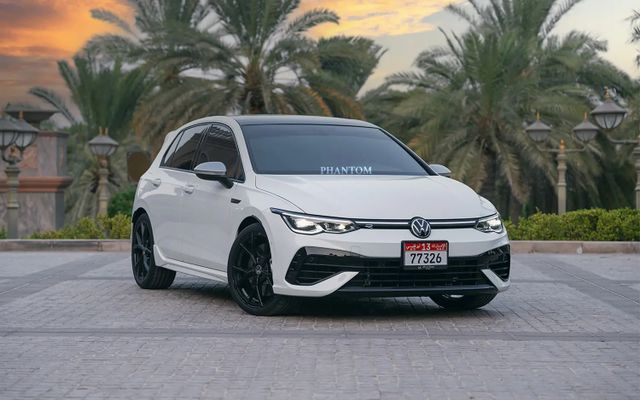 VOLKSWAGEN GOLF R - image 1