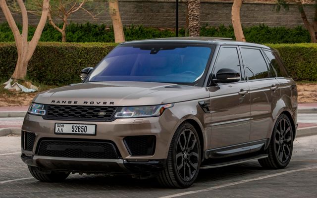 Range Rover Sport - image 1
