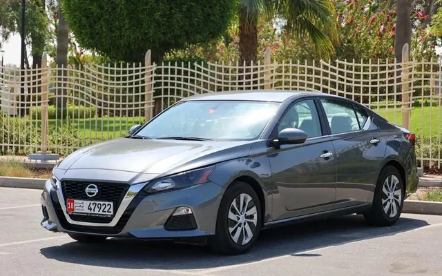 Nissan Altima - image 1