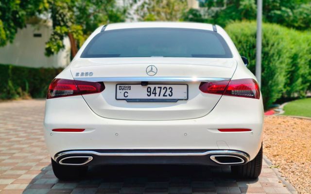 Mercedes E250 2022 White - image 3
