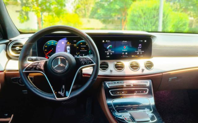 Mercedes E250 2022 White - image 4