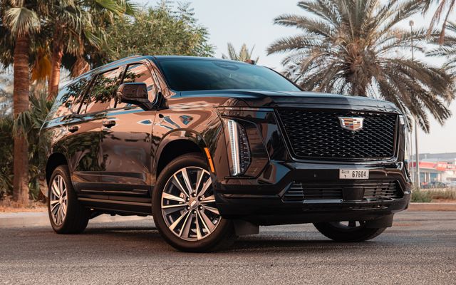 Cadillac Escalade - image 1