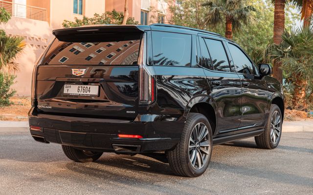 Cadillac Escalade - image 4