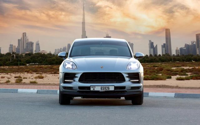 Porsche Macan Silver - image 3