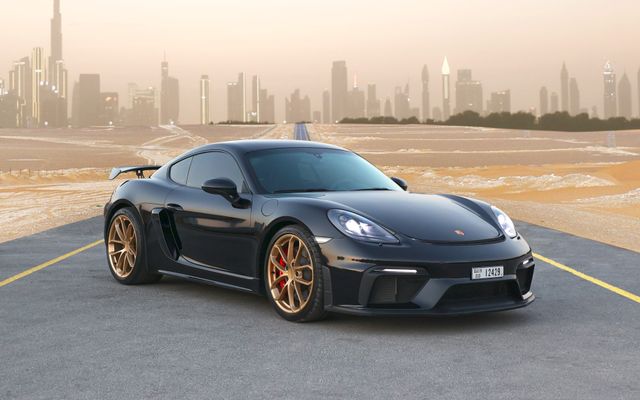 Porsche GT4 Black - image 4