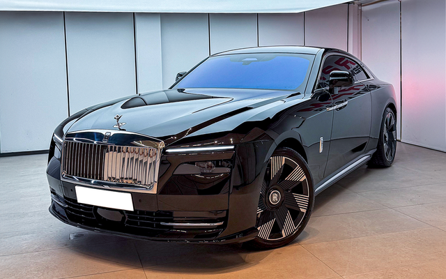 ROLLS ROYCE SPECTRE - image 1