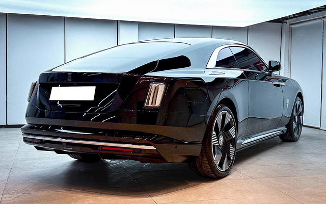 ROLLS ROYCE SPECTRE - image 2