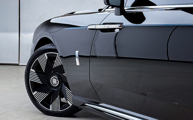 ROLLS ROYCE SPECTRE - image 3
