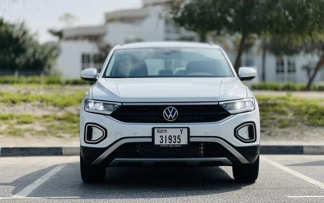 VOLKSWAGEN T-ROC LIFE+ - image 2