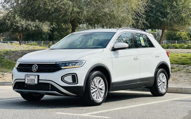 VOLKSWAGEN T-ROC LIFE+ - image 1