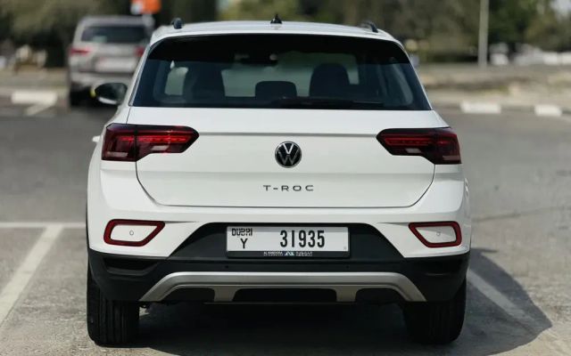 VOLKSWAGEN T-ROC LIFE+ - image 4