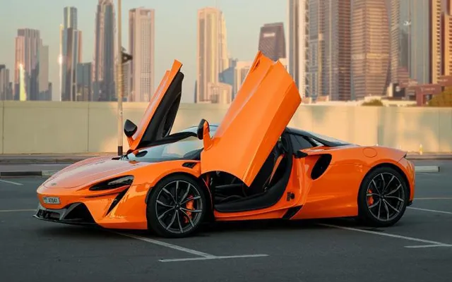 McLaren Artura Spider - image 2