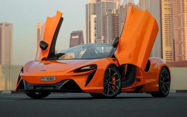 McLaren Artura Spider - image 3