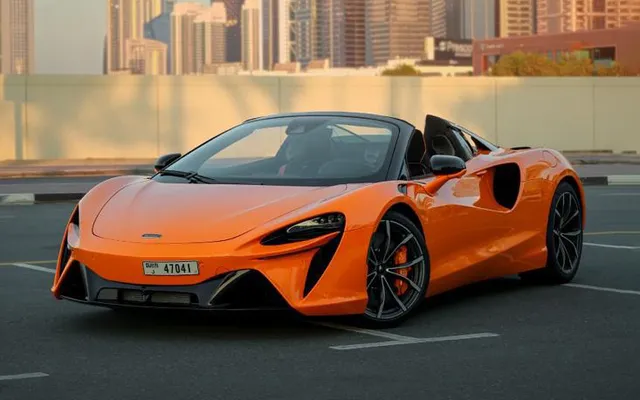 McLaren Artura Spider - image 1