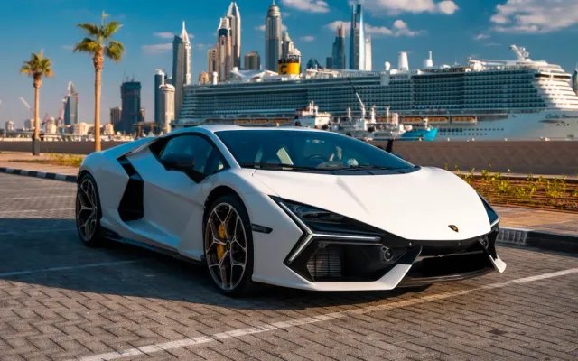 Lamborghini Revuelto - image 4