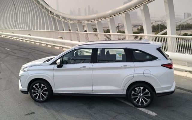 Toyota Veloz - image 2