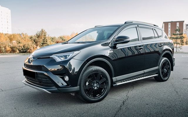 Toyota Rav 4 4WD Exclusive - image 2
