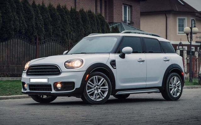 Mini Cooper Countryman - image 1