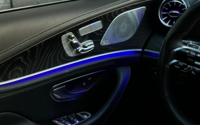 MERCEDES CLS 300 - image 4