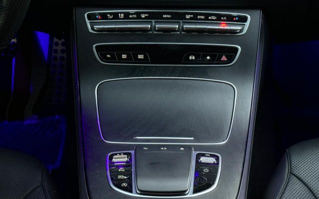 MERCEDES CLS 300 - image 4