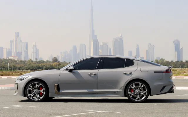 Kia Stinger GT 3.3 turbo - image 2