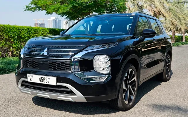 MITSUBISHI OUTLANDER - image 1