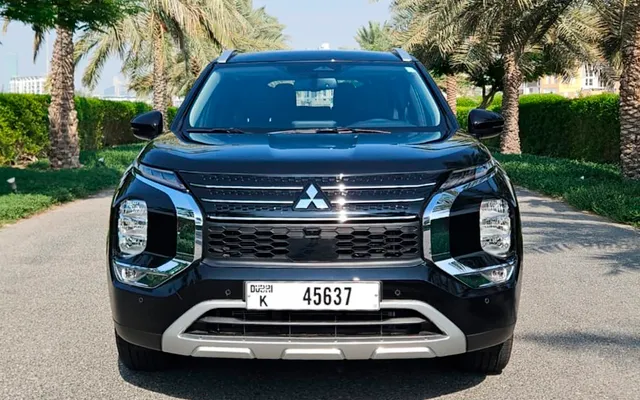 MITSUBISHI OUTLANDER - image 3