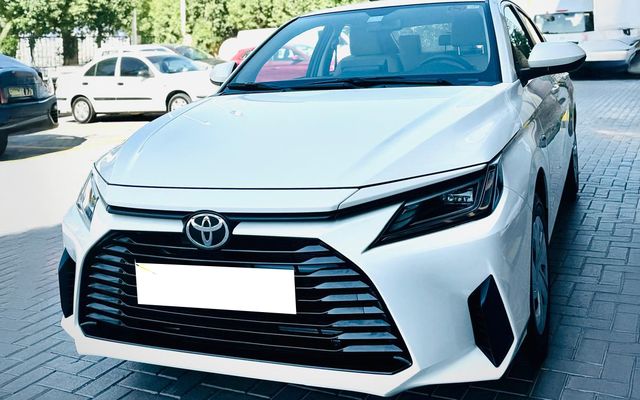 TOYOTA YARIS 1.5L SEDAN AT 2024 - image 1