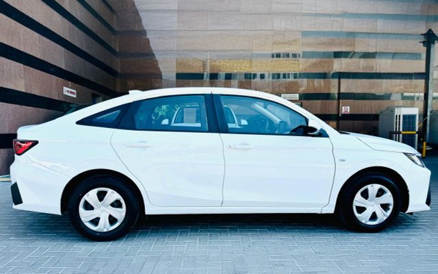 TOYOTA YARIS 1.5L SEDAN AT 2024 - image 2