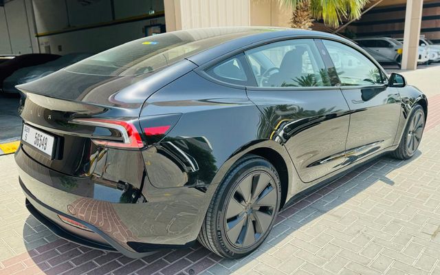 TESLA MODEL 3 - 2024 - image 4