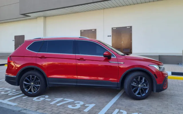 VOLKSWAGEN TIGUAN - image 2