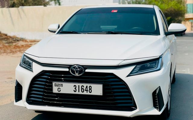 TOYOTA YARIS - image 3