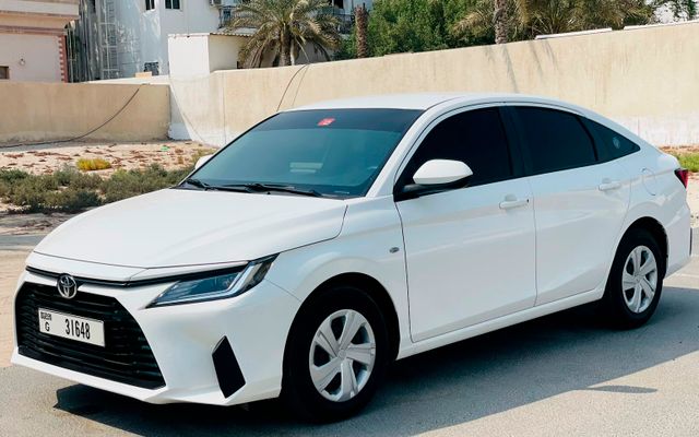 TOYOTA YARIS - image 1
