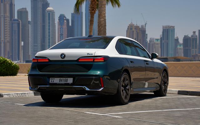 BMW 740i - image 4