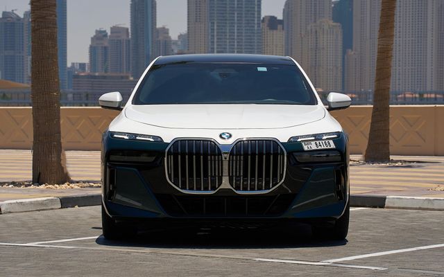BMW 740i - image 3