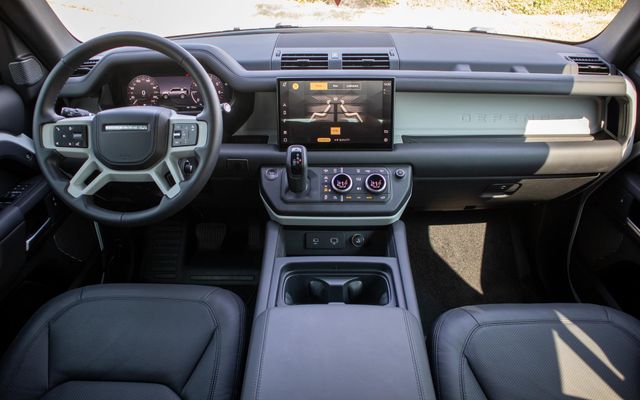 LAND ROVER DEFENDER - image 3