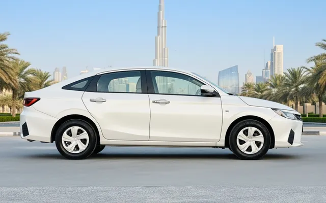 Toyota Yaris - image 2