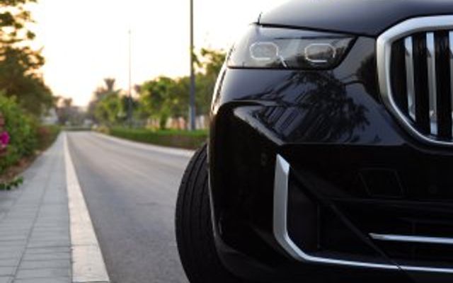BMW X5 M50i - image 3