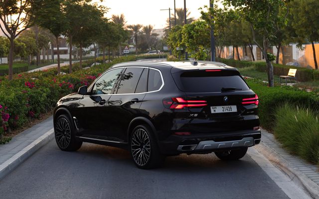 BMW X5 M50i - image 2